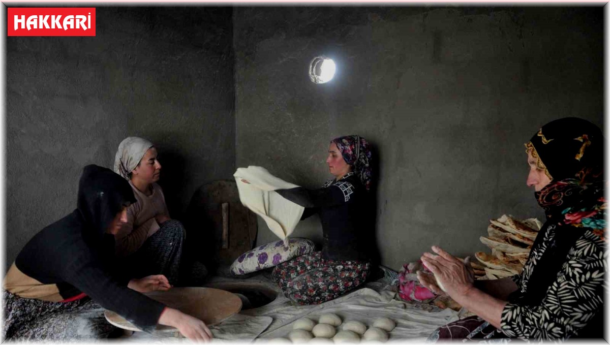 Yüksekovalı kadınlardan depremzedeler için ekmek pişirme seferberliği