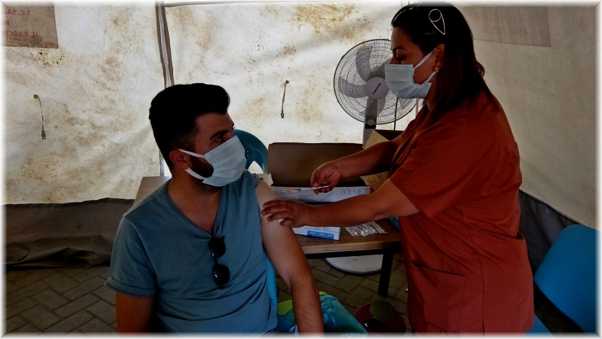 Yüksekovalılar ’Mavi’ kategoride kalmak için aşılarını yaptırmaya devam ediyor