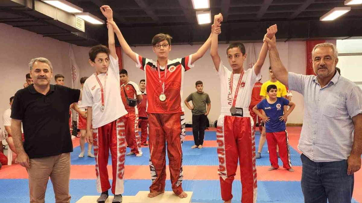 Yumruklar, 15 Temmuz Şehitleri için vuruldu