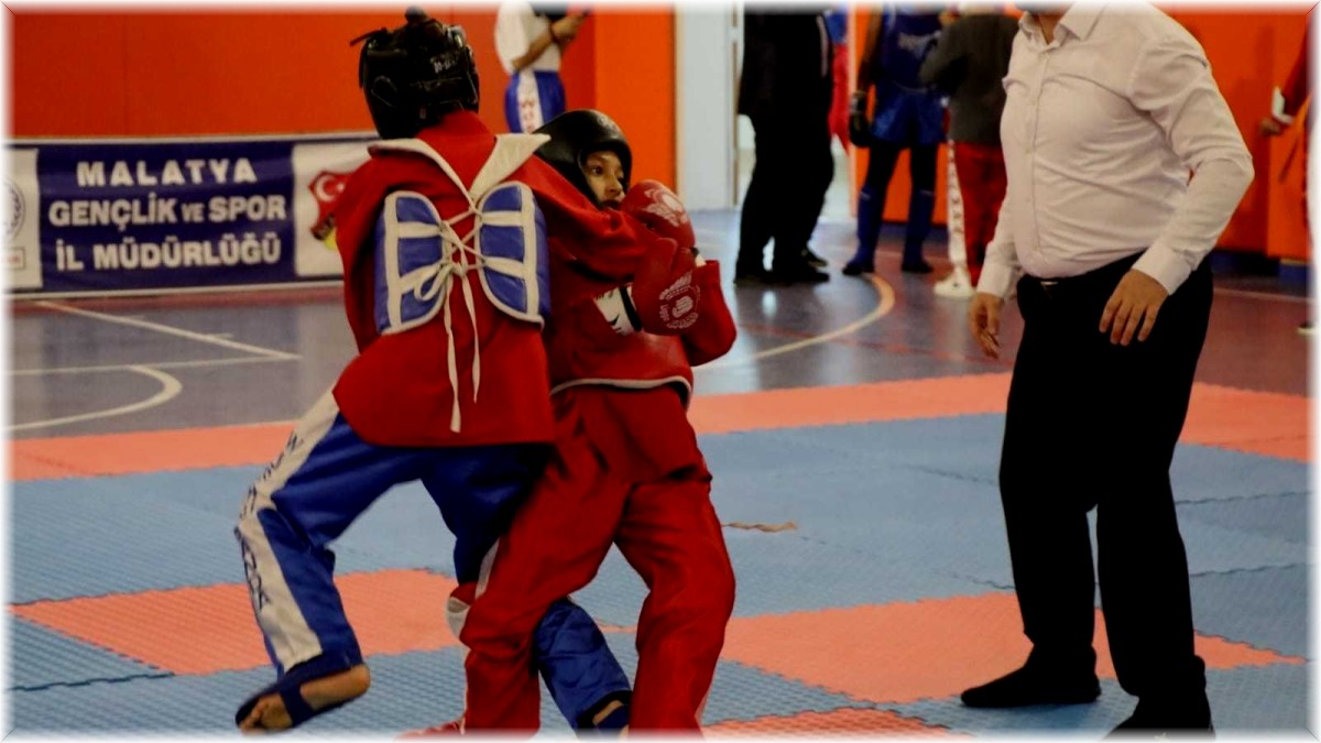 Yumruklar şampiyonluk için vuruldu