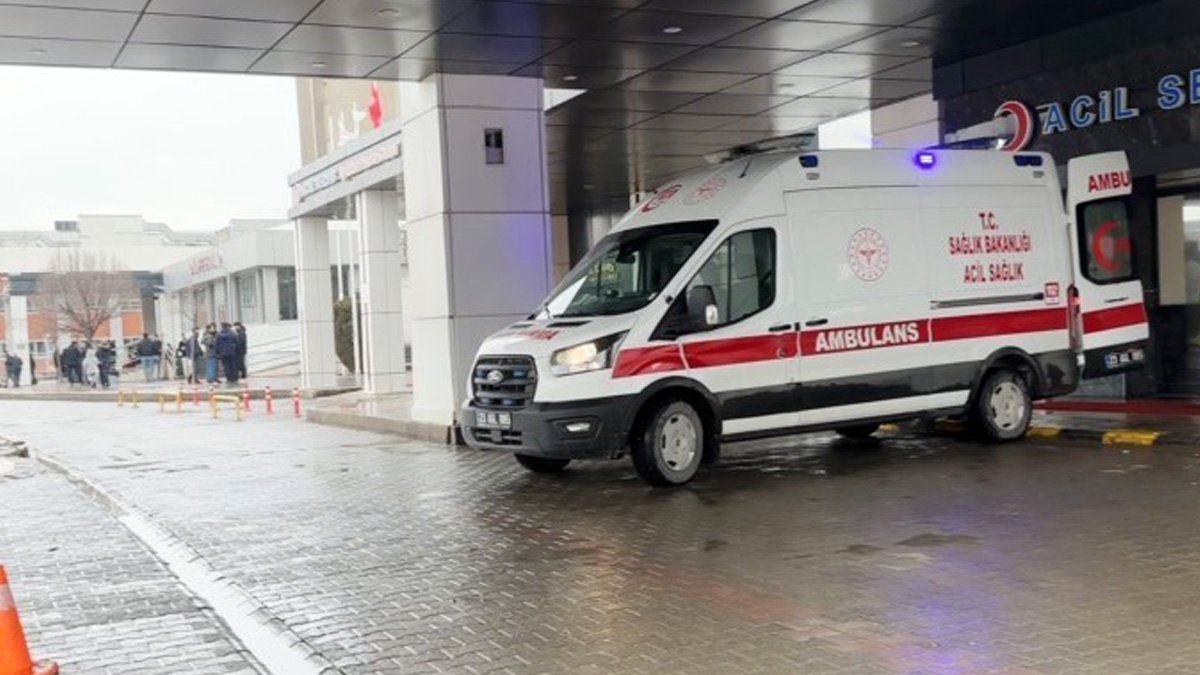 Yurtbaşı beldesinde su arıtma tesisi inşaatında iskele çöktü: 4 işçi yaralı