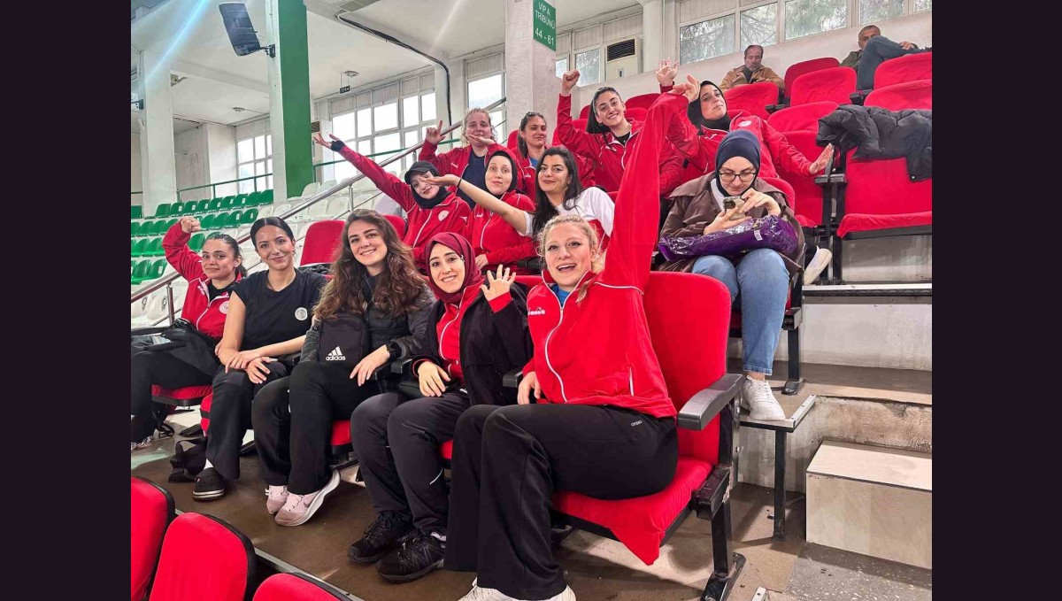 Yurtlig'de gümüş kupa Erzurum'un