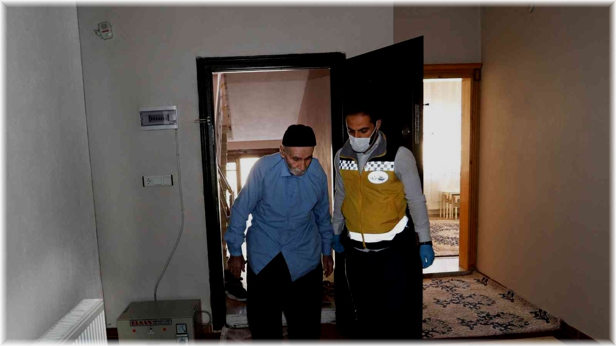 'Yürüyemez' denilen hasta Van Büyükşehir Belediyesinin fizyoterapi hizmetiyle şifa buldu