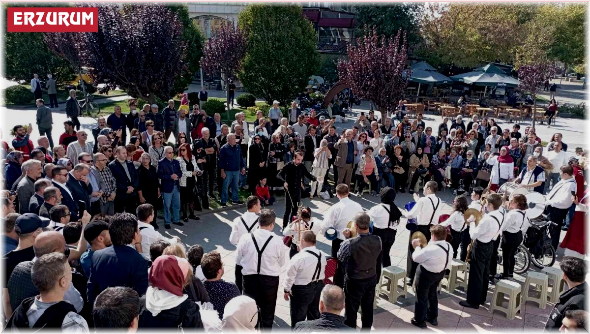 Yüzyılın karma sergisi açıldı