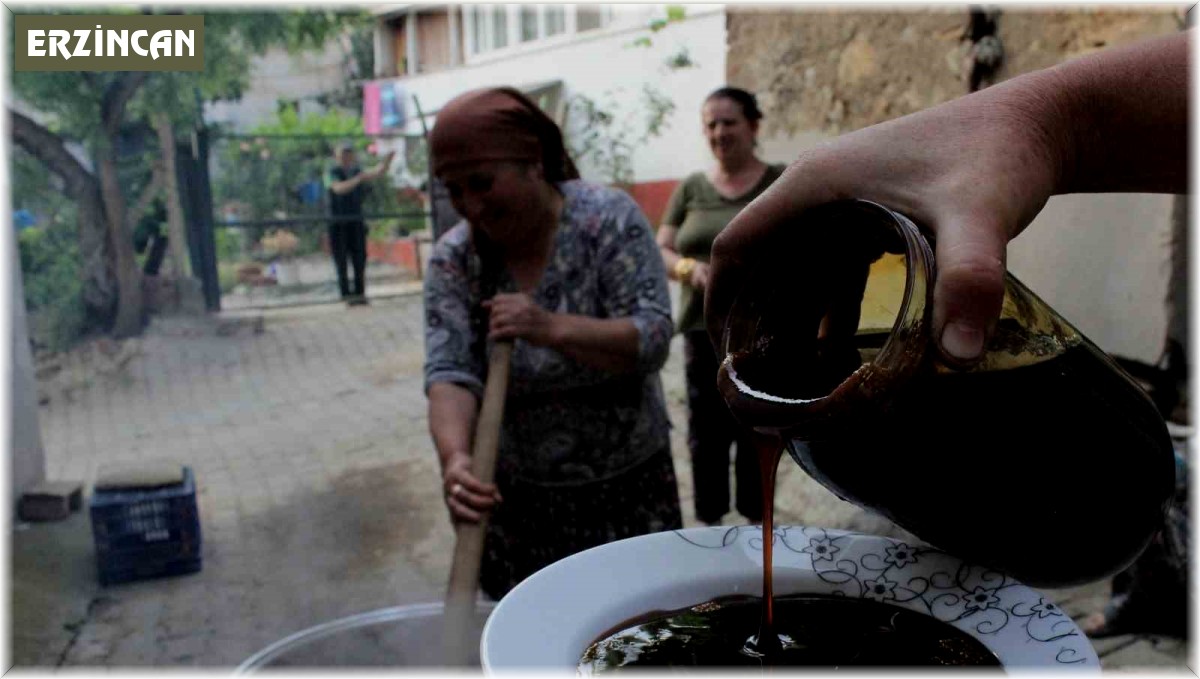 Yüzyıllardır süren geleneksel yöntemlerle pekmez yapımı