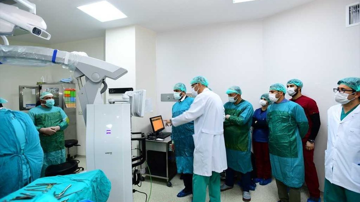 YYÜ Dursun Odabaş Tıp Merkezine beyin ameliyatı mikroskobu alındı