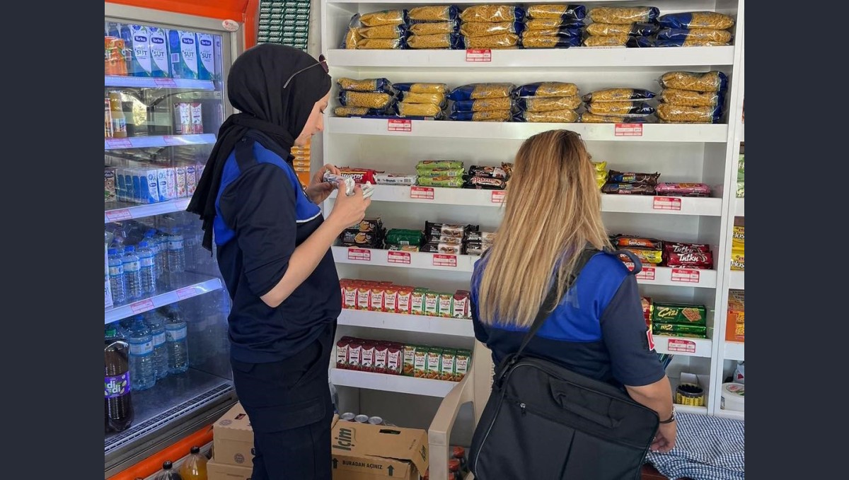 Zabıta ekipleri bakkal, büfe ve tekel bayilerinde denetimlerini sürdürüyor