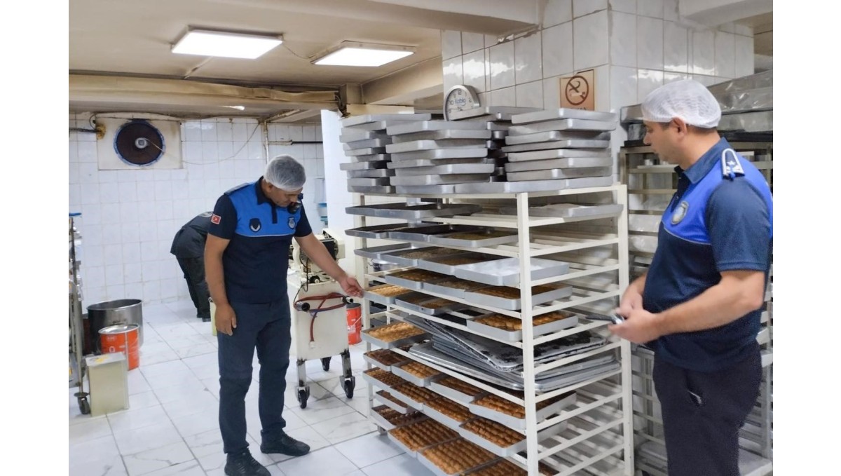 Zabıta ekipleri tatlı imalathanelerinde denetimlerini sürdürüyor