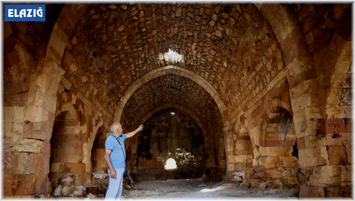 Zamana direnen 750 yıllık kervansaray restore edilmeyi bekliyor