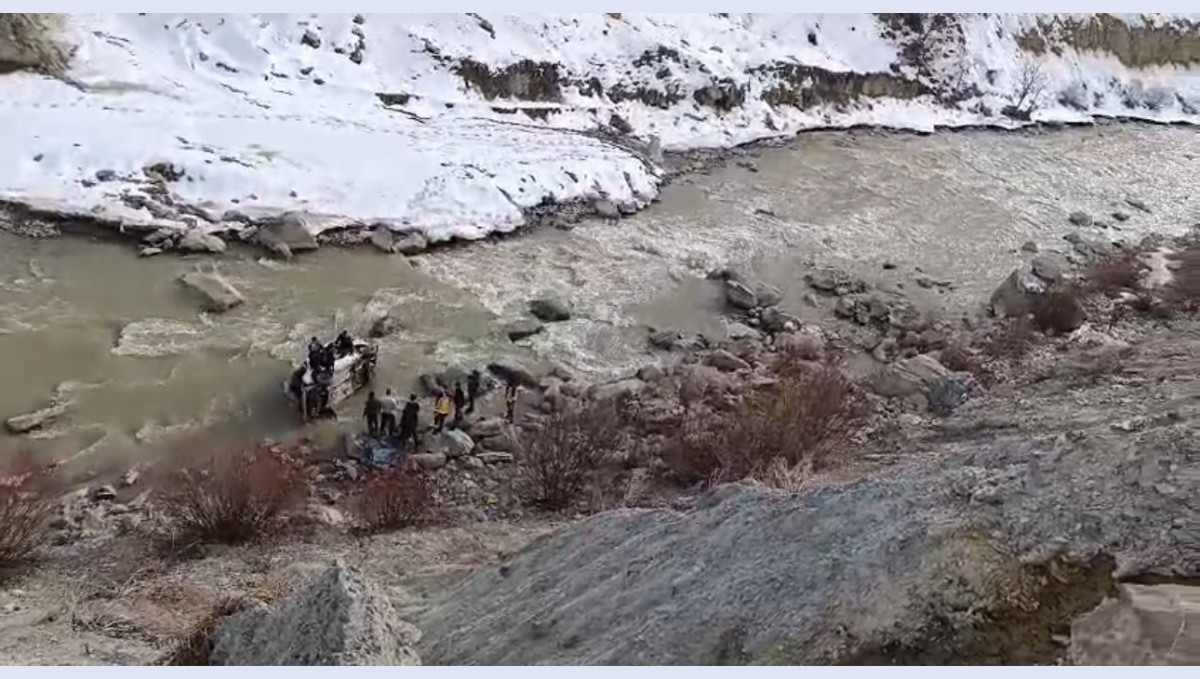 Zap Suyu'na uçan aracın sürücüsünün cansız bedenine ulaşıldı