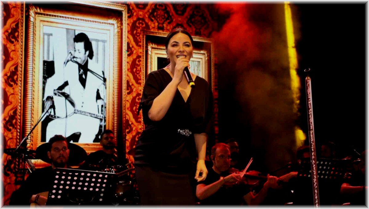 Zara, Bitlis'in kurtuluş gününde konser verdi