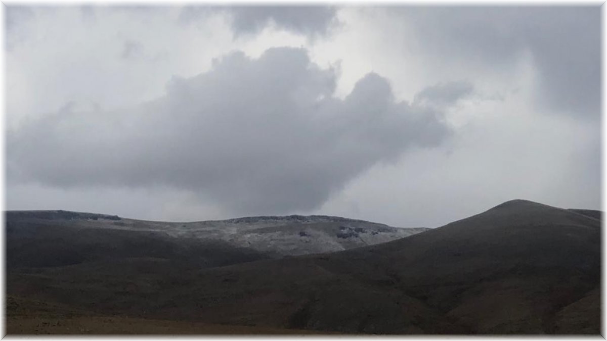 Zirve dolu yağışıyla beyaza büründü