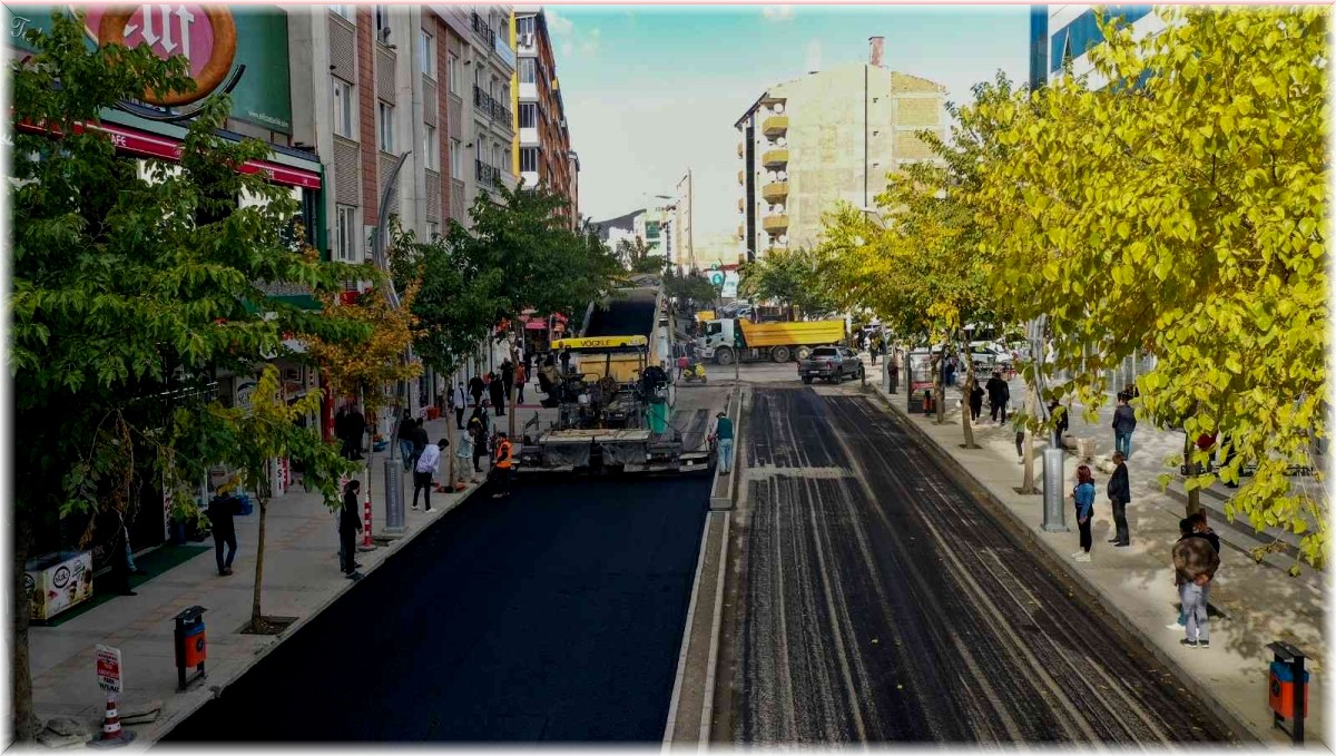 Zübeyde Hanım Caddesi'nde asfaltlama çalışmalarına başlandı