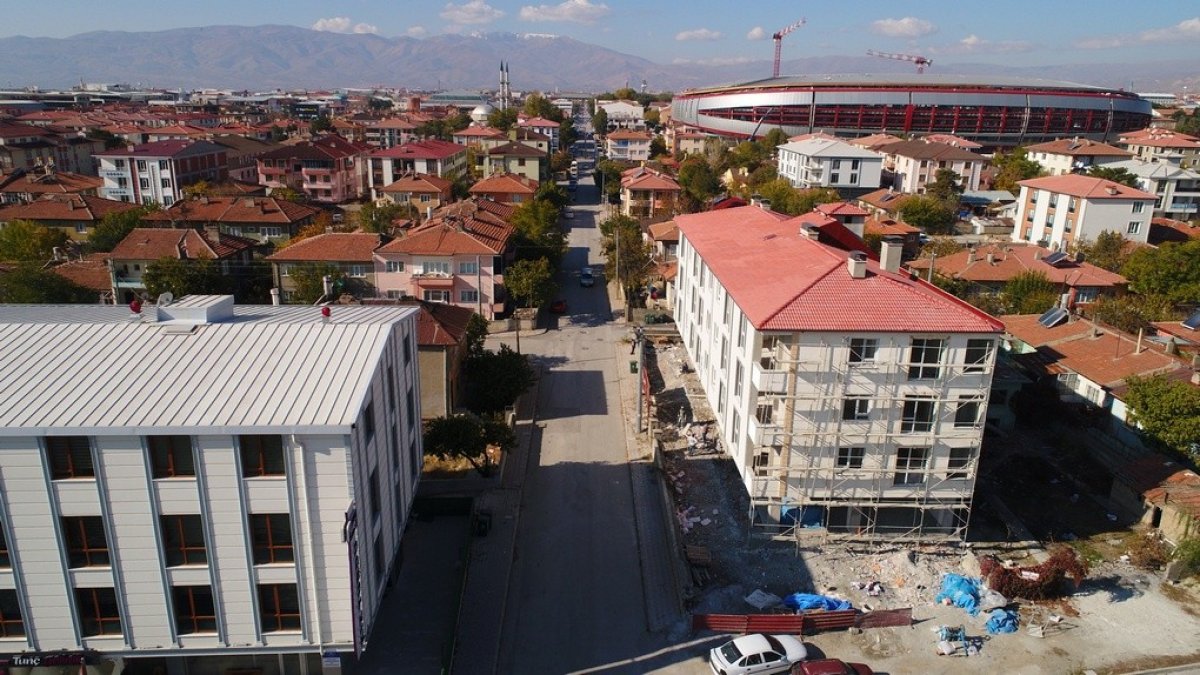 Zübeyde Hanım Caddesinde yol genişletme çalışmaları başladı