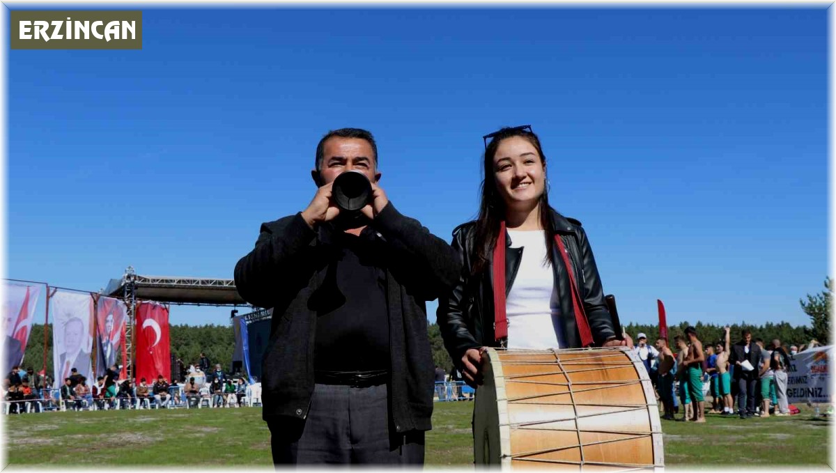 Zurnacı babanın davulcu kızı