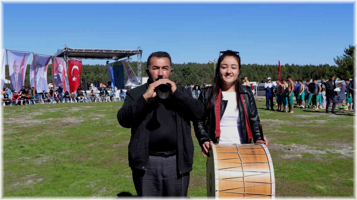 Zurnacı babanın davulcu kızı