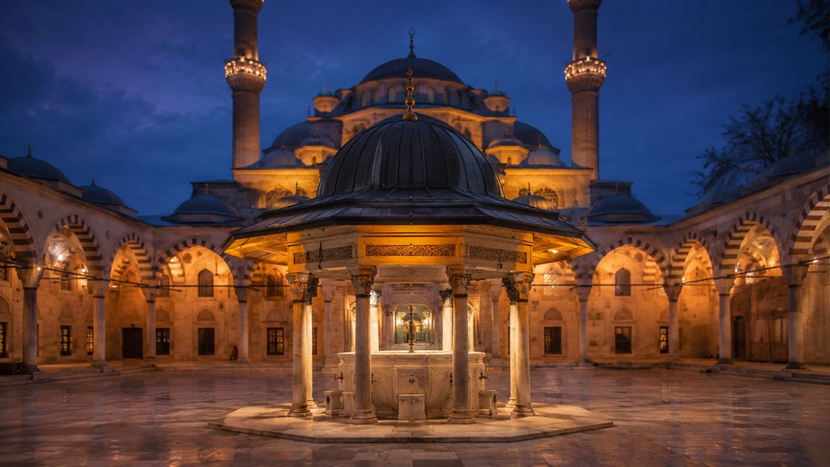 Rüyada Cami Avlusu Görmek