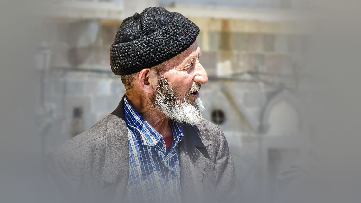 Rüyada Yaşlı Adam Görmek: Anlamı ve Yorumu