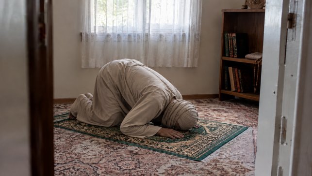 Rüyada Namaz Kılan Cin Görmek