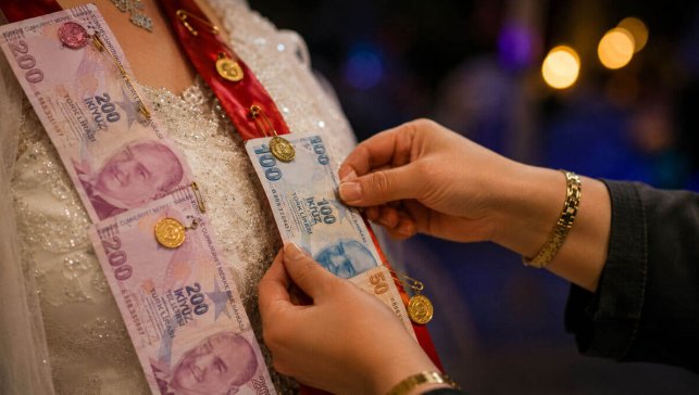Rüyada Düğünde Para Görmek
