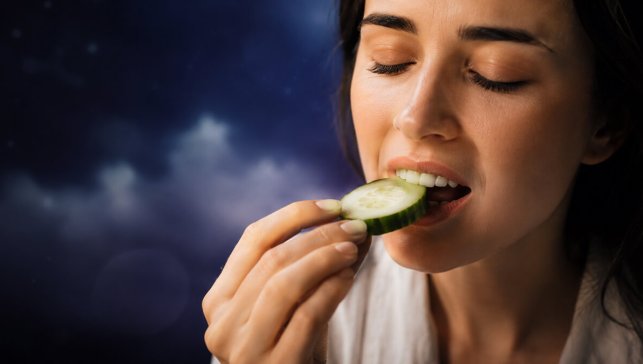 Rüyada Salatalık Yemek