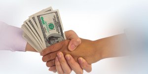 Rüyada Ölünün Para Vermesi