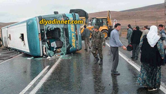Erzurum-Ağrı Karayolu'nda Yolcu Otobüsü Devrildi: 4'ü Ağır 32 Yaralı