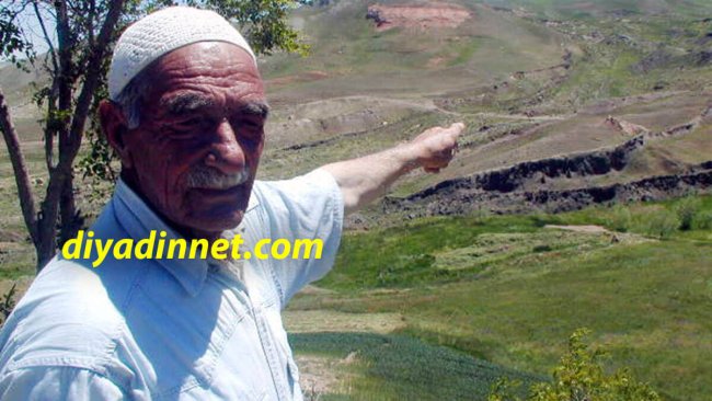 Doğubeyazıt'ta Hasan Özer, 17 Yıldır Nuh'un Gemisi'nin Tarihçesini Turistlere Anlatıyor