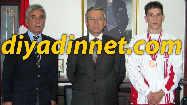 Ağrı Valisi Hüseyin Yavuzdemir, Türkiye Üçüncüsü Boksör Adem Kılıçcı'yı Kabul Etti