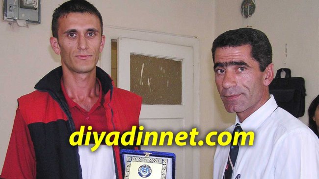 Ağrı Kamu-Sen'den İHA Muhabiri Ahmet Genç'e Plaket