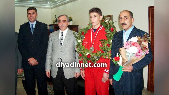 Ağrılı boksör Adem Kılıçcı, dünya ikinciliği sonrası 10 çeyrek altınla ödüllendirildi