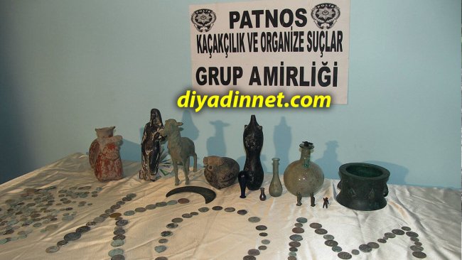 Patnos'ta imam olduğu belirtilen kişinin evinde 244 parça tarihi eser ele geçirildi