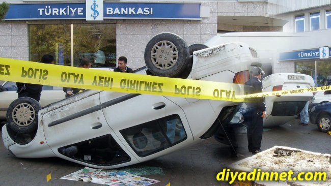 Ağrı'da Refüje Çarpan Sivil Polis Otosu Takla Attı, Yaralanan 2 Polis Hastaneye Kaldırıldı