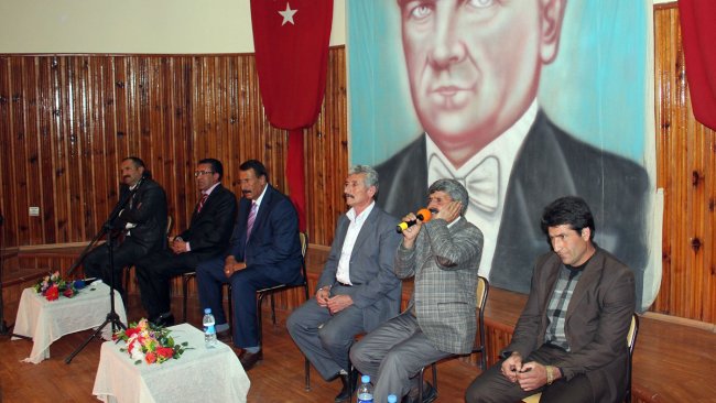 Ağrı dengbejleri 2. Geleneksel Kurtuluş Şöleni'nde vatandaşlarla buluştu