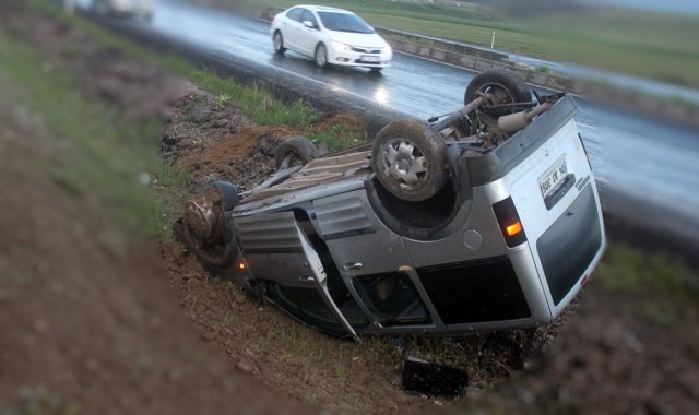 Taşlıçay'da Gece Kazası: Takla Atan Otomobilin Sürücüsü Hastaneye Kaldırıldı