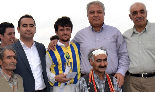 Ağrı'daki At Yarışlarında Kazananlar Belli Oldu: Valilik Kupası Namsalan'ın