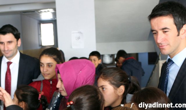 40'tan Fazla Köy Okuluna Ulaştı: Cafer Canşi ve Edip Çağlayan Ağrı'da Binlerce Öğrenciyi Sevindirdi