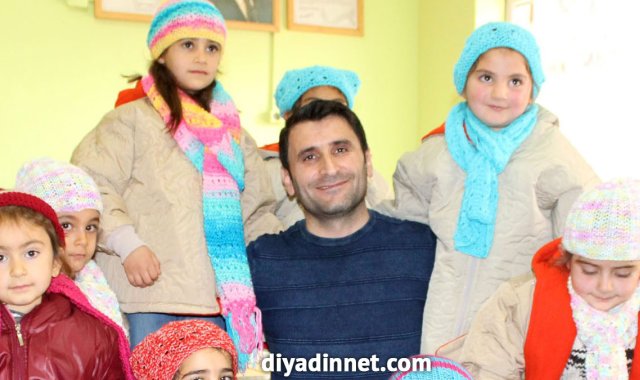 2 Bin Köy Okuluna Ulaştı: Cafer Canşi Ağrı'daki Miniklerin İçini Isıttı!