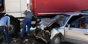 Doğubayazıt'ta otomobil ile tır çarpıştı: 5 yaralı