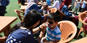 Ağrı'da çocuklar şenlikte eğlendi