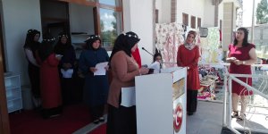 ADEM'de okuma yazma kursunu tamamlayan kadınlara sertifika verildi