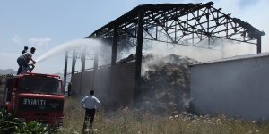Eleşkirt'te yangında 25 bin balya ot kül oldu