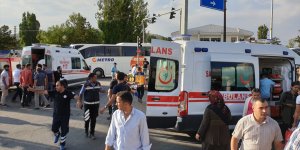 Ağrı'da ambulansla taksi çarpıştı: 7 yaralı