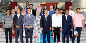 Ağrı Valisi Elban, YKS'de başarılı olan öğrencileri kabul etti