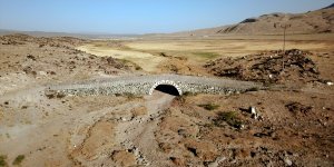 Doğubayazıt'ta ki Tarihi Alaca Köprü yıllara meydan okuyor