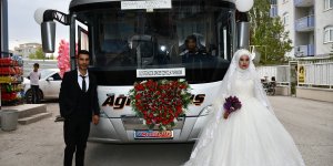 Kiraladığı yolcu otobüsü gelin arabası oldu