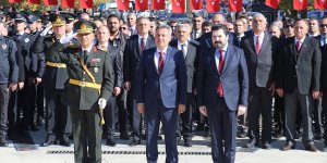 Ağrı'da çelenk sunma törenleri düzenlendi