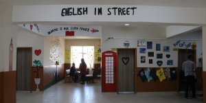 Ağrılı öğrenciler 'İngilizce sokağı'nda pratik yapıyor