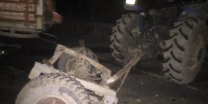 Ağrı'da minibüs ile traktör çarpıştı: 1 ölü, 18 yaralı