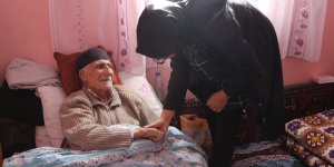 Gençler yaşlıların saç bakımı için seferber oldu